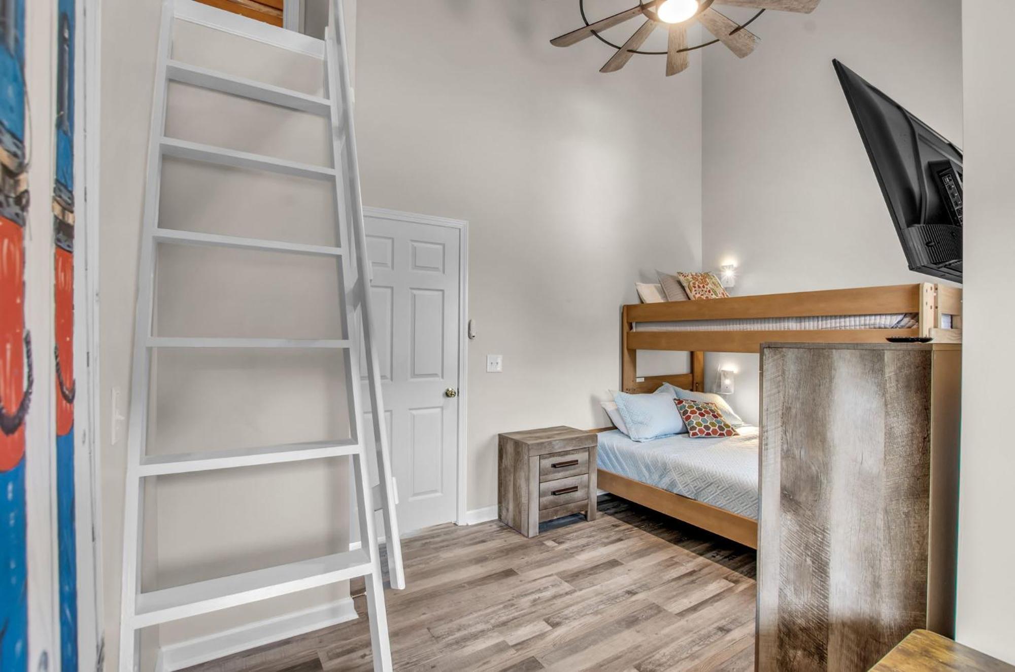 Family Townhouse With Fireplace Еликотвил Екстериор снимка