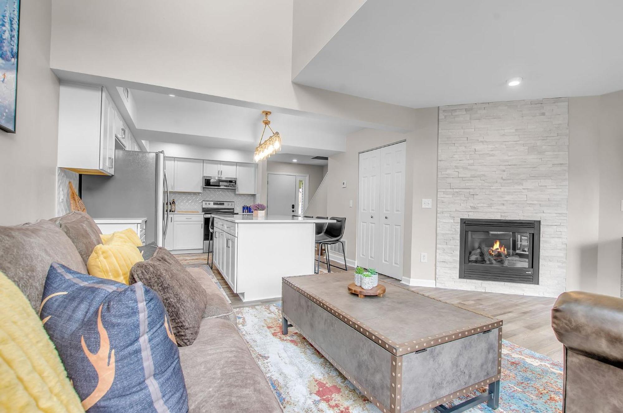 Family Townhouse With Fireplace Еликотвил Екстериор снимка